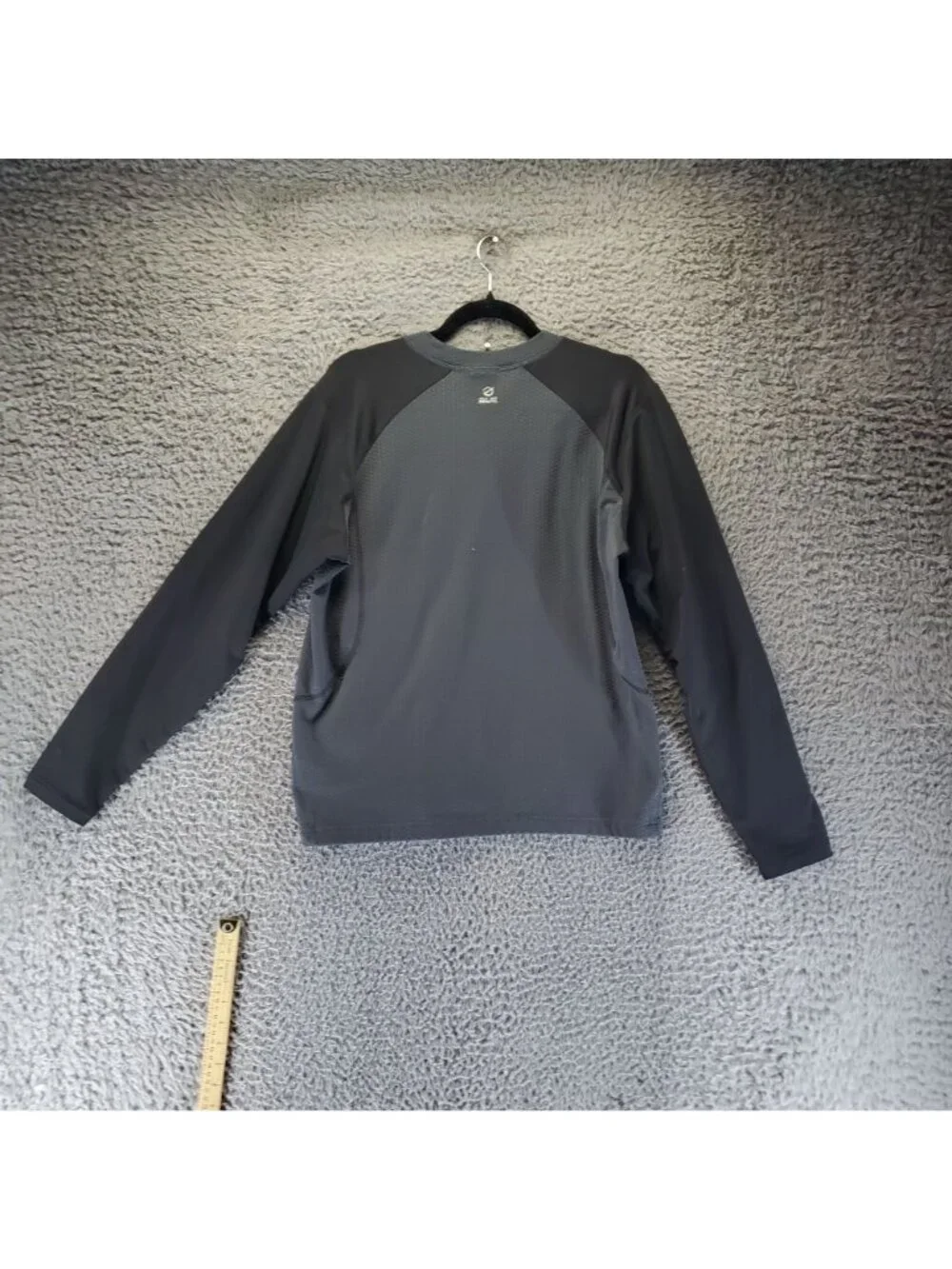 The North Face Mens Size Medium Gray Long Sleeve Pullover Polyester Stretch